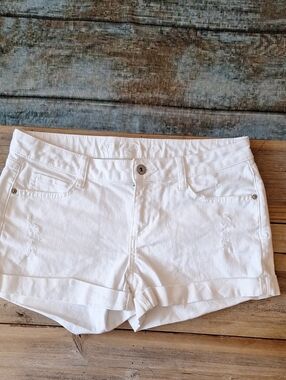 🔥🔥CLEARANCE ITEM🔥Arizona Jean Company White Roll-Cuff Denim Shorts. Size 11